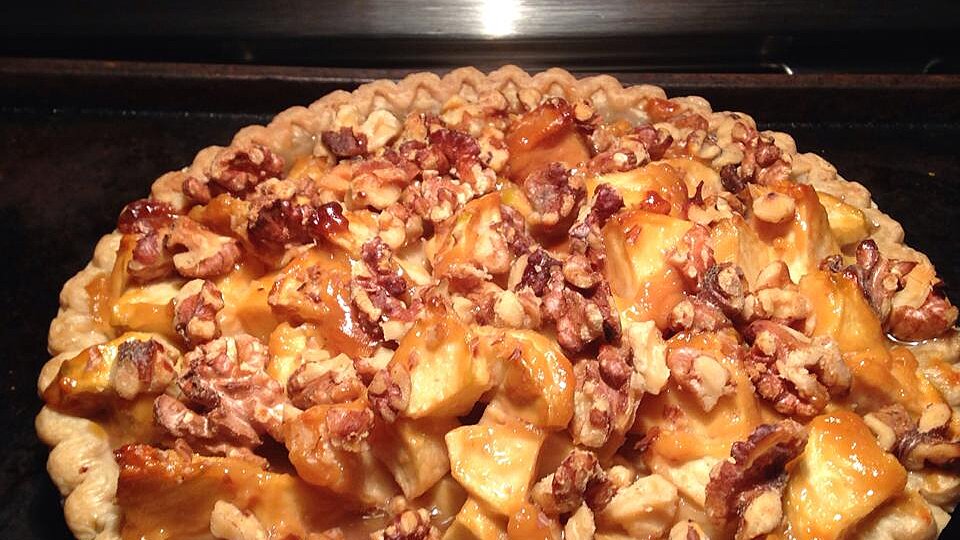 Best Caramel Apple Pie Recipe So Easy The Frugal Girls