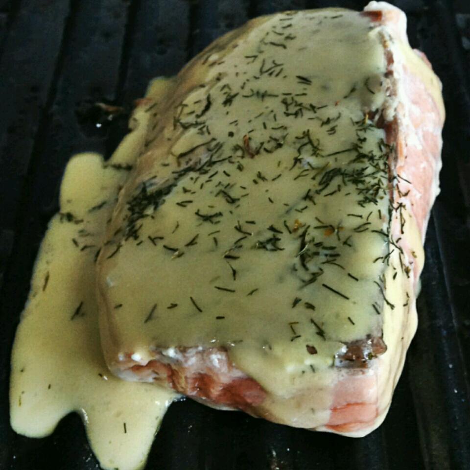 Grilled Salmon with Dill Sauce 