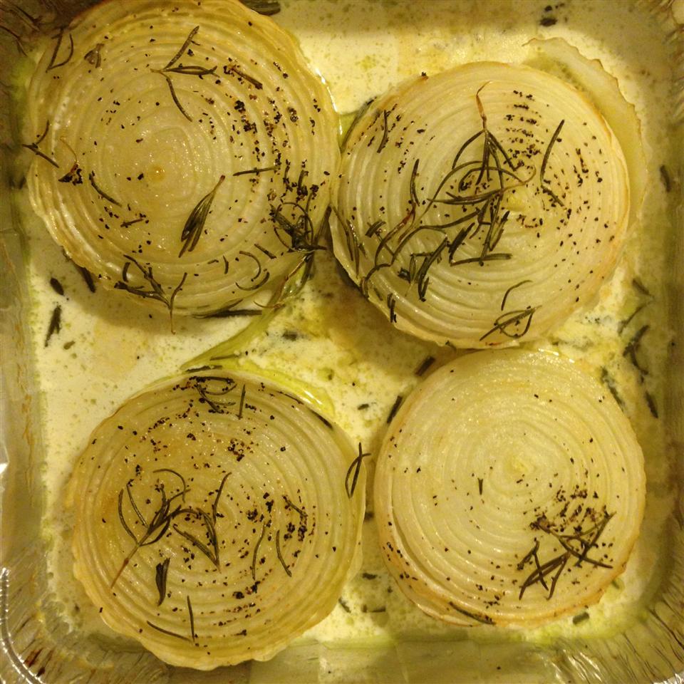 Onions Baked with Rosemary and Cream 