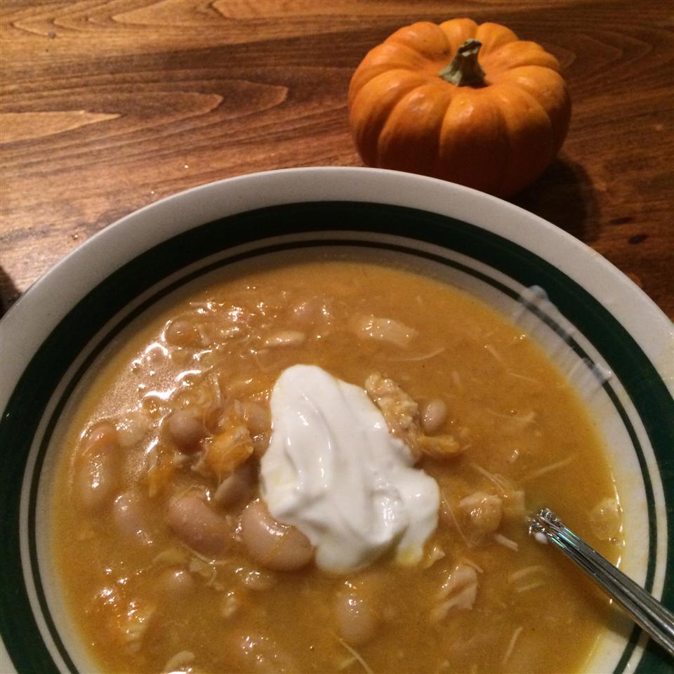 Hearty Pumpkin-White Bean Soup 