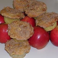 Jumbo Fluffy Walnut Apple Muffins 