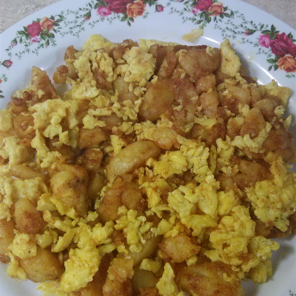 Spicy Potatoes and Scrambled Eggs 