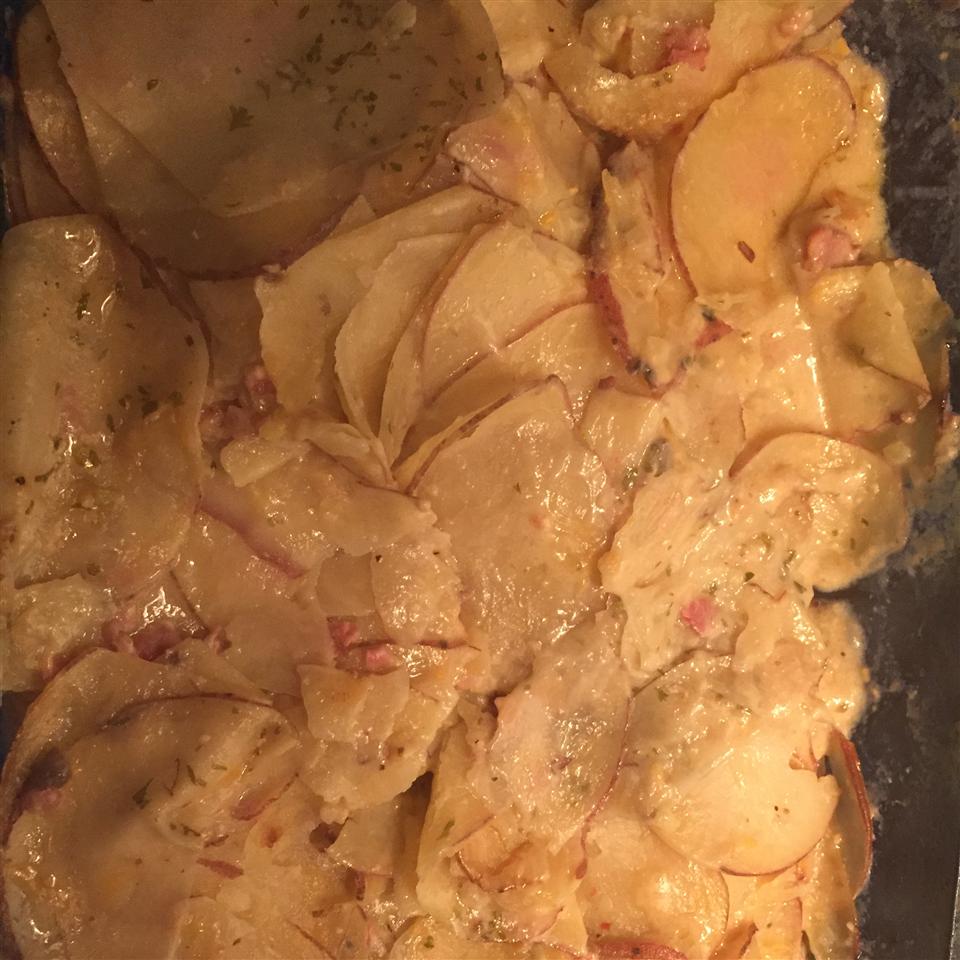 Slow Cooker Scalloped Potatoes with Ham 