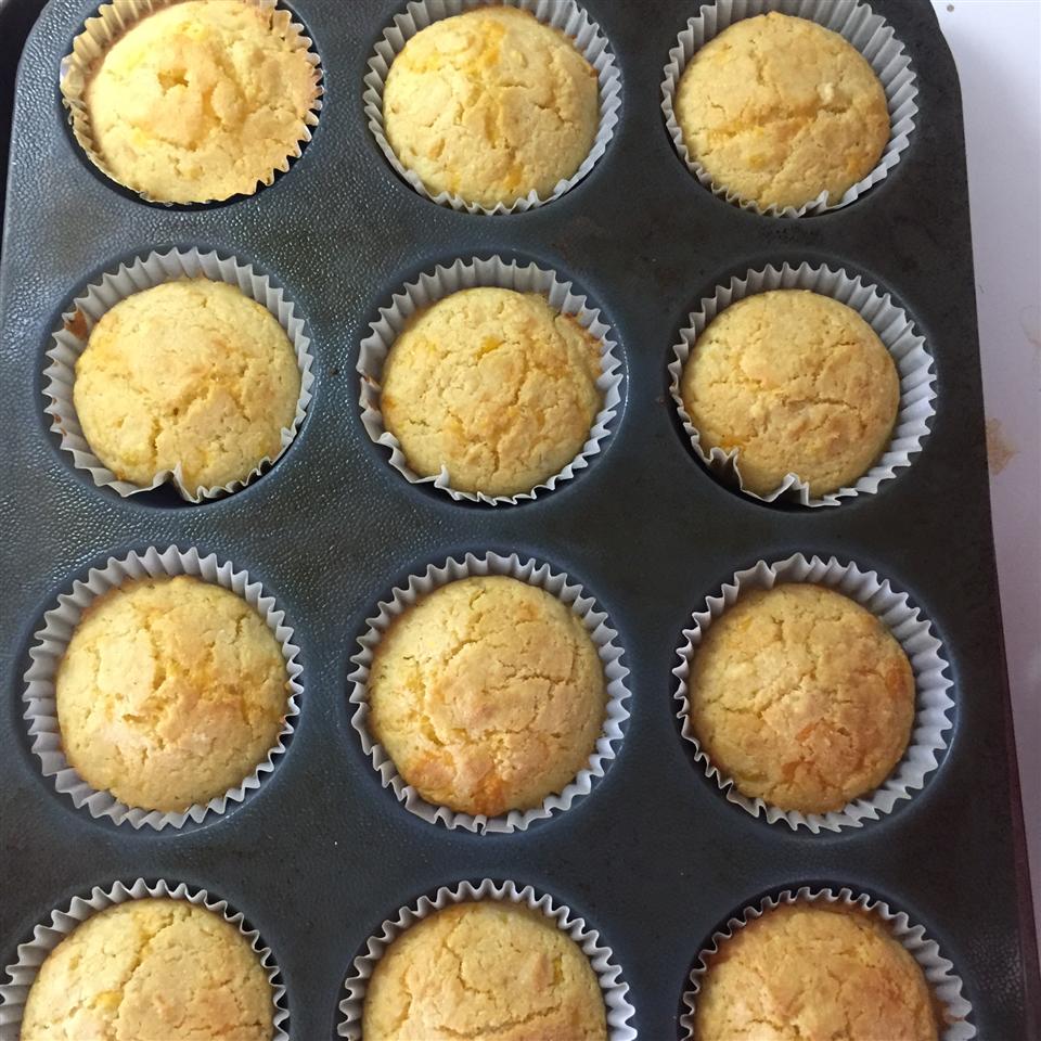 Cornbread Muffins with Cheddar Cheese 