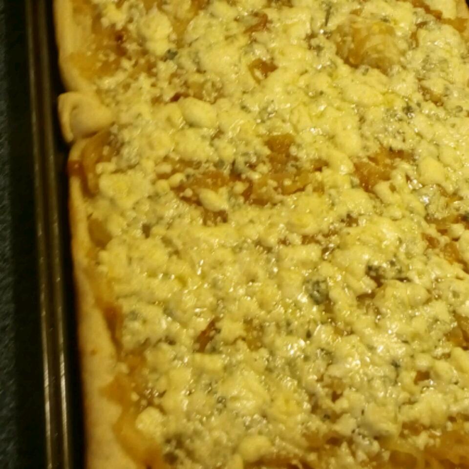 Caramelized Onion and Gorgonzola Pizza