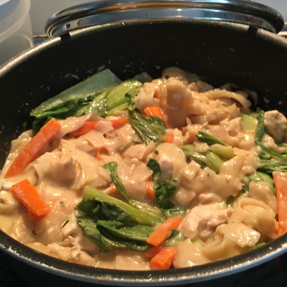 One Pot Thai-Style Rice Noodles 