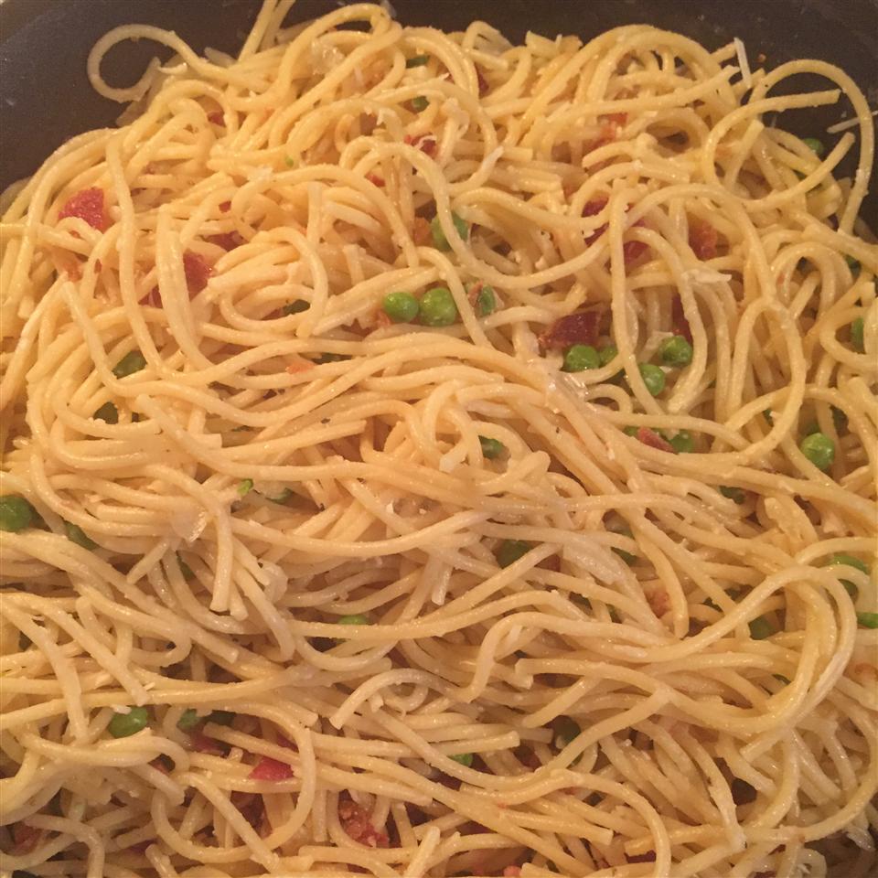 Crazy Delicious Linguine with Peas and Bacon 