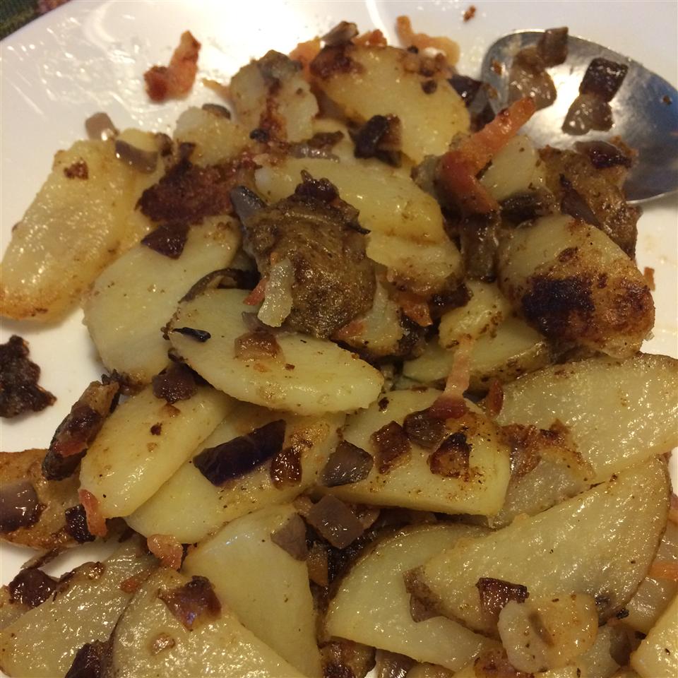 Homefried Potatoes with Garlic and Bacon 