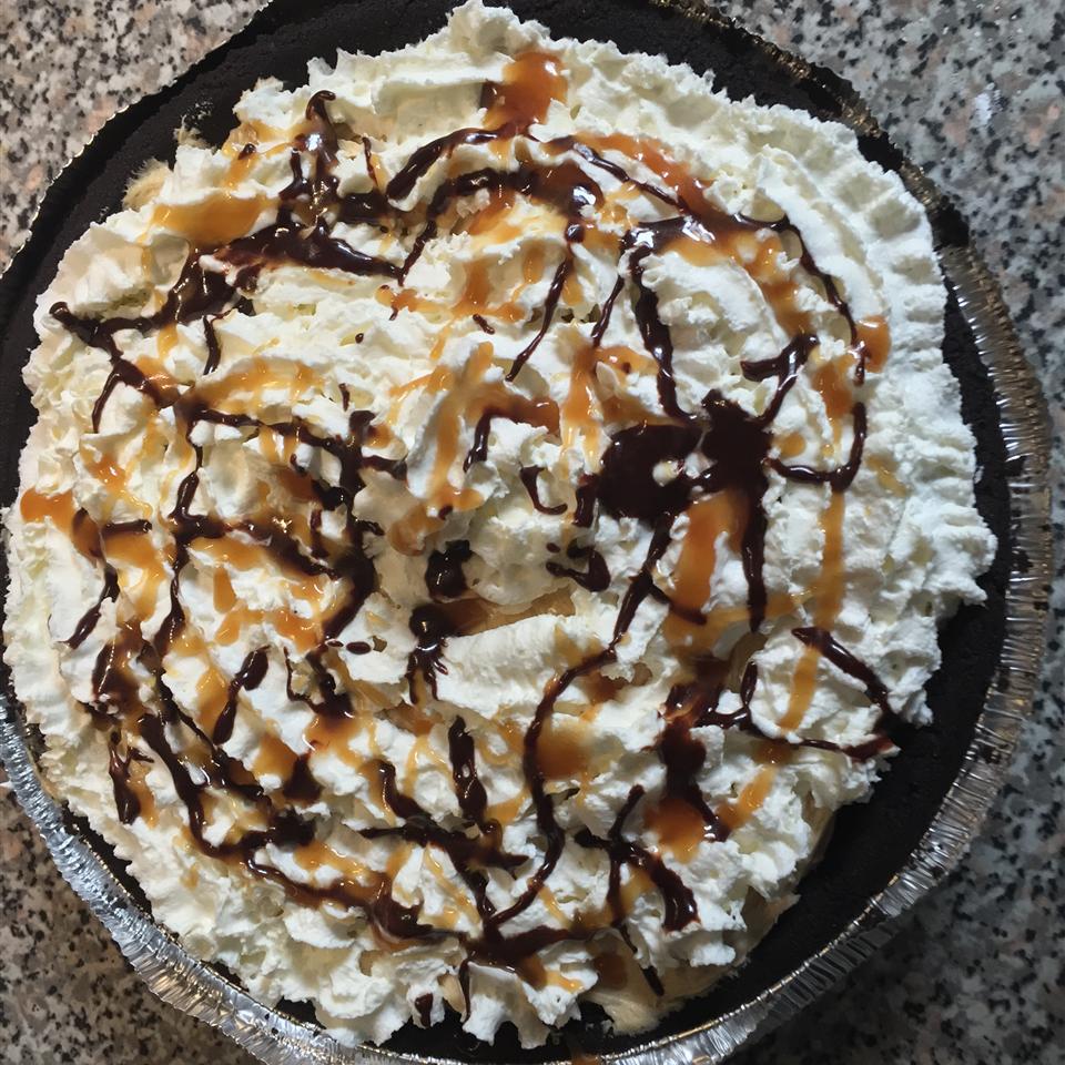 Smooth and Creamy Peanut Butter Pie 