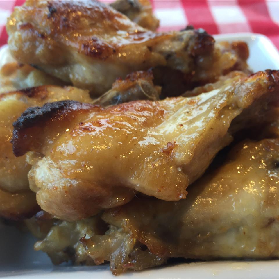 Juicy Extra Flavored Grilled Chicken Wings 
