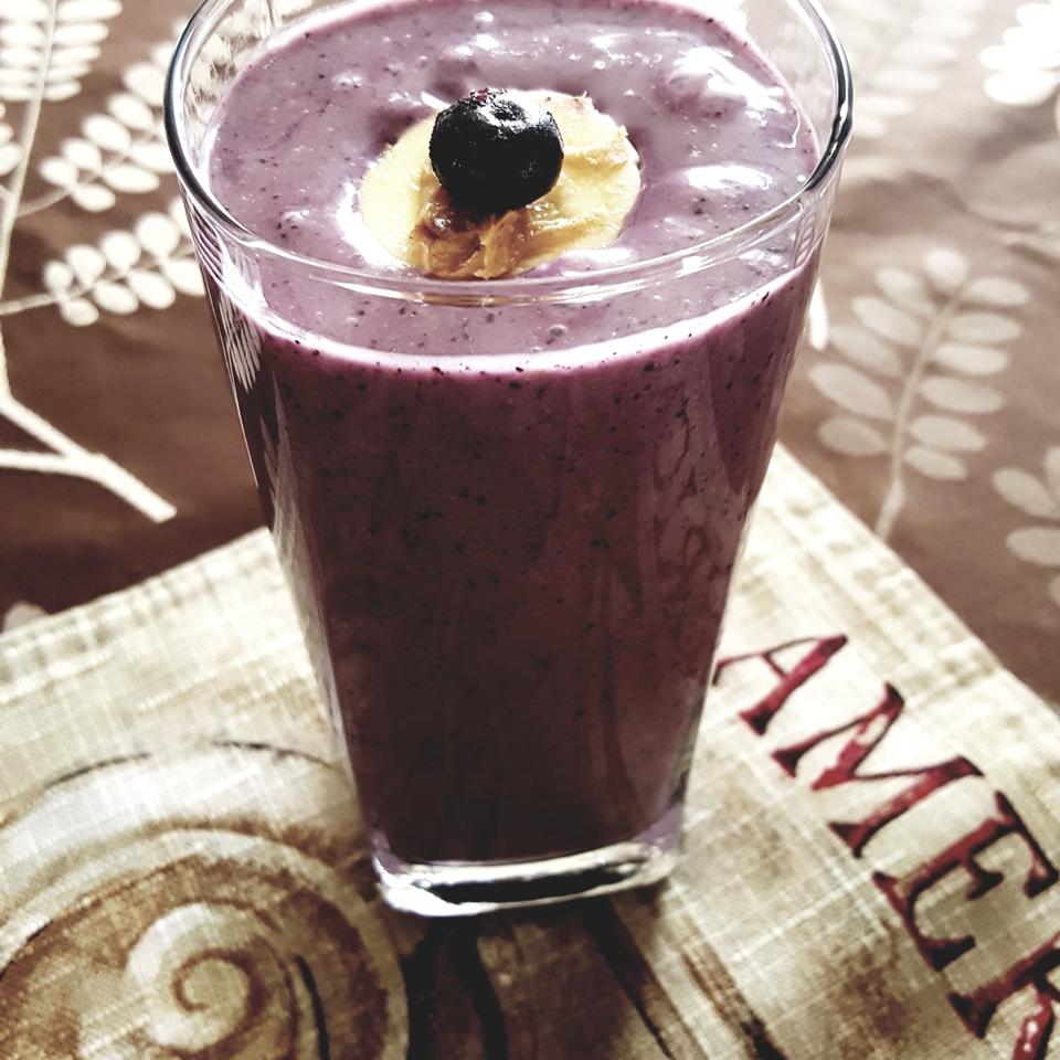 Blueberry, Banana, and Peanut Butter Smoothie 
