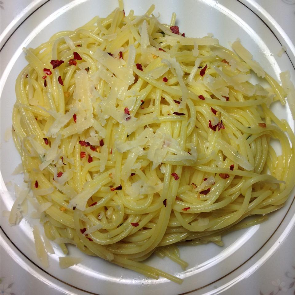 Gluten Free Spaghetti with Garlic & Red Pepper Cliff G