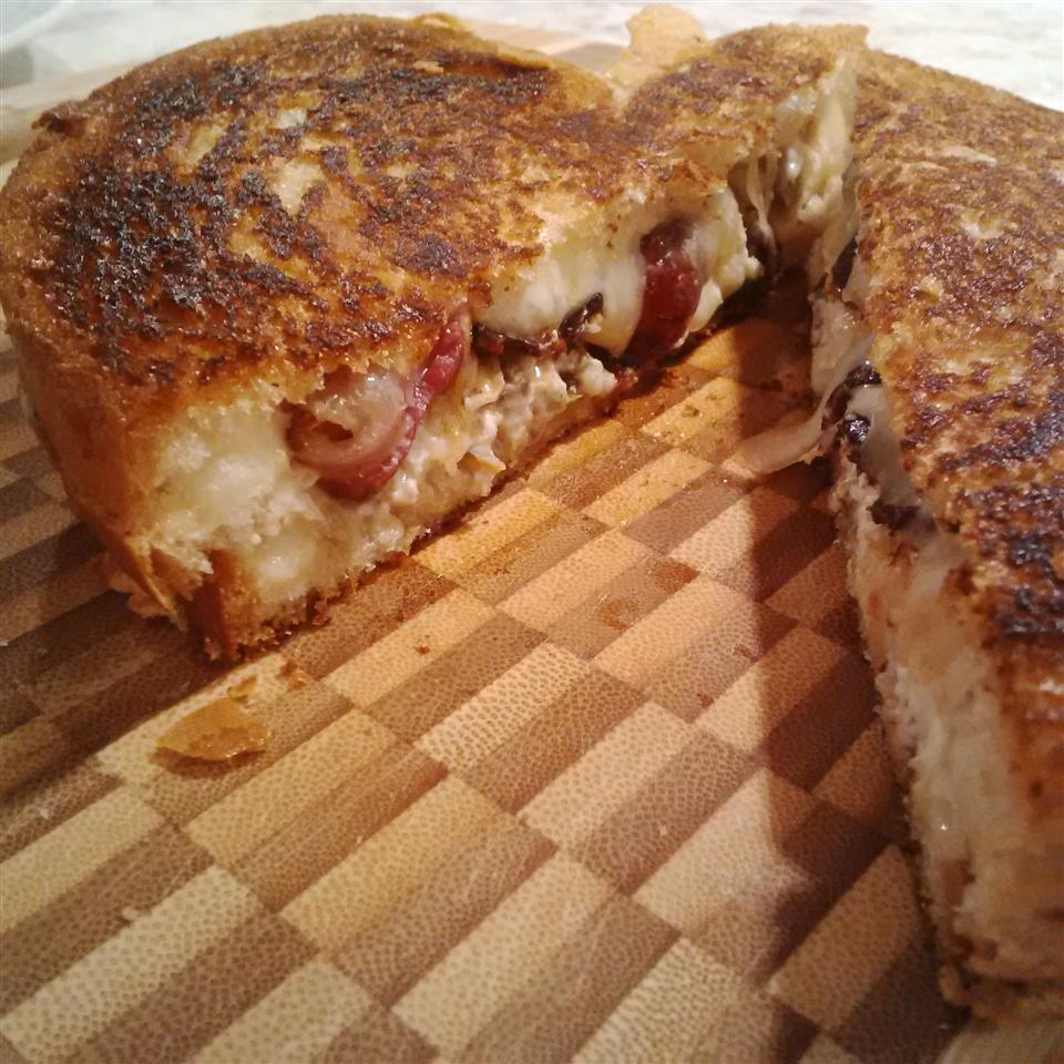 Jalapeno Popper Grilled Cheese Sandwich 