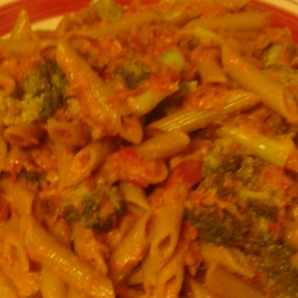 Penne with Red Pepper Sauce and Broccoli 