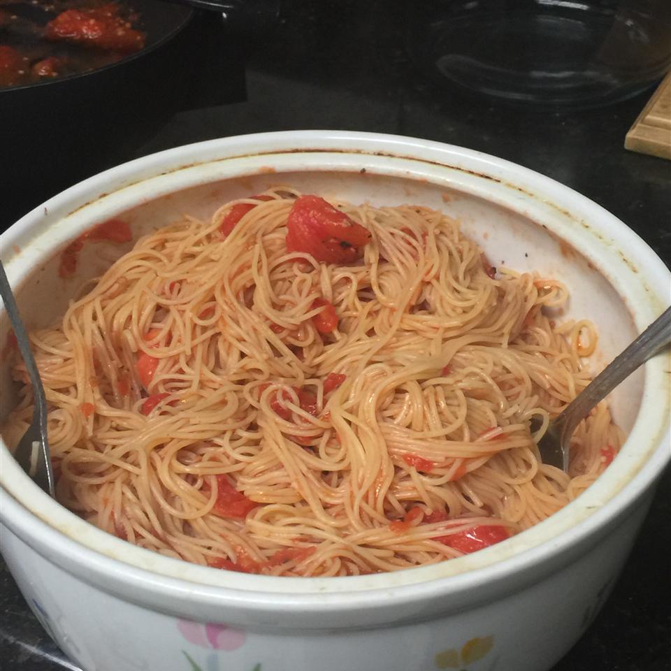 Tomato and Garlic Pasta 