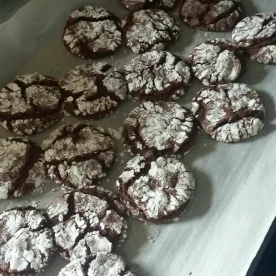 Easy Chocolate Crackled Cookies Gwen