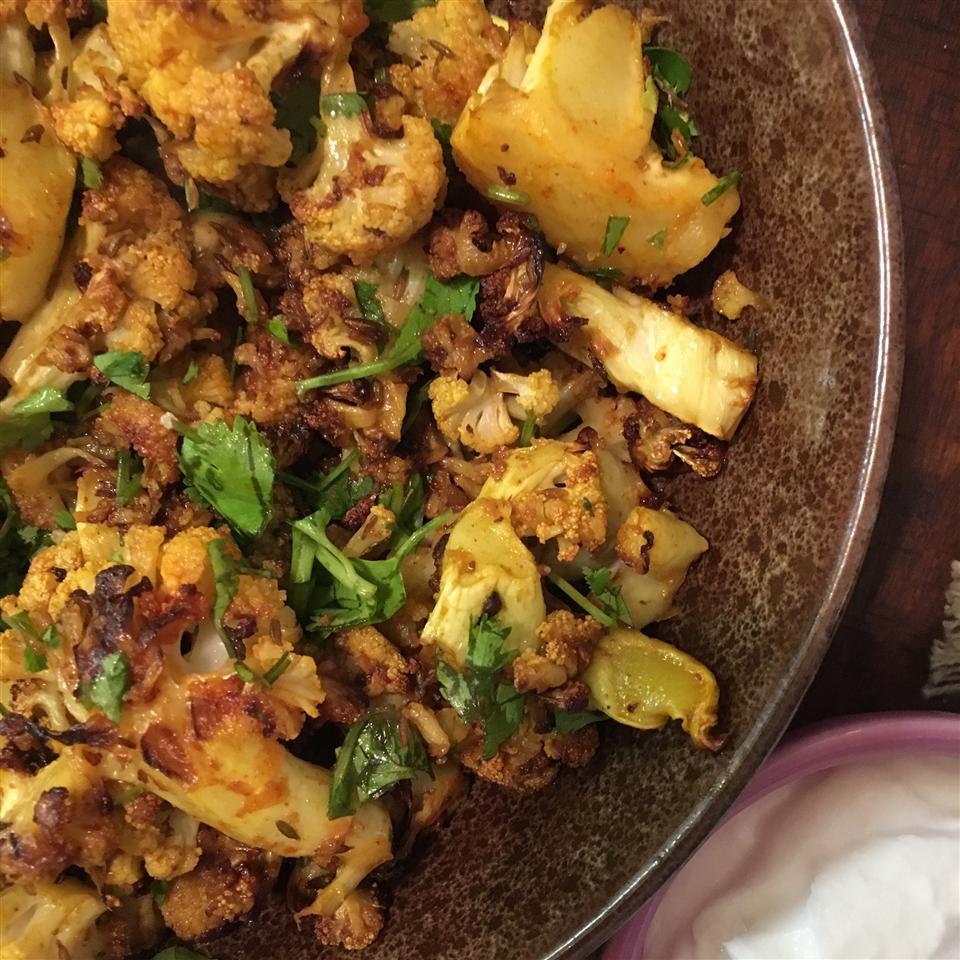 Gobi Aloo (Indian Style Cauliflower with Potatoes) 