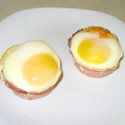 Baked Eggs in Canadian Bacon Cups