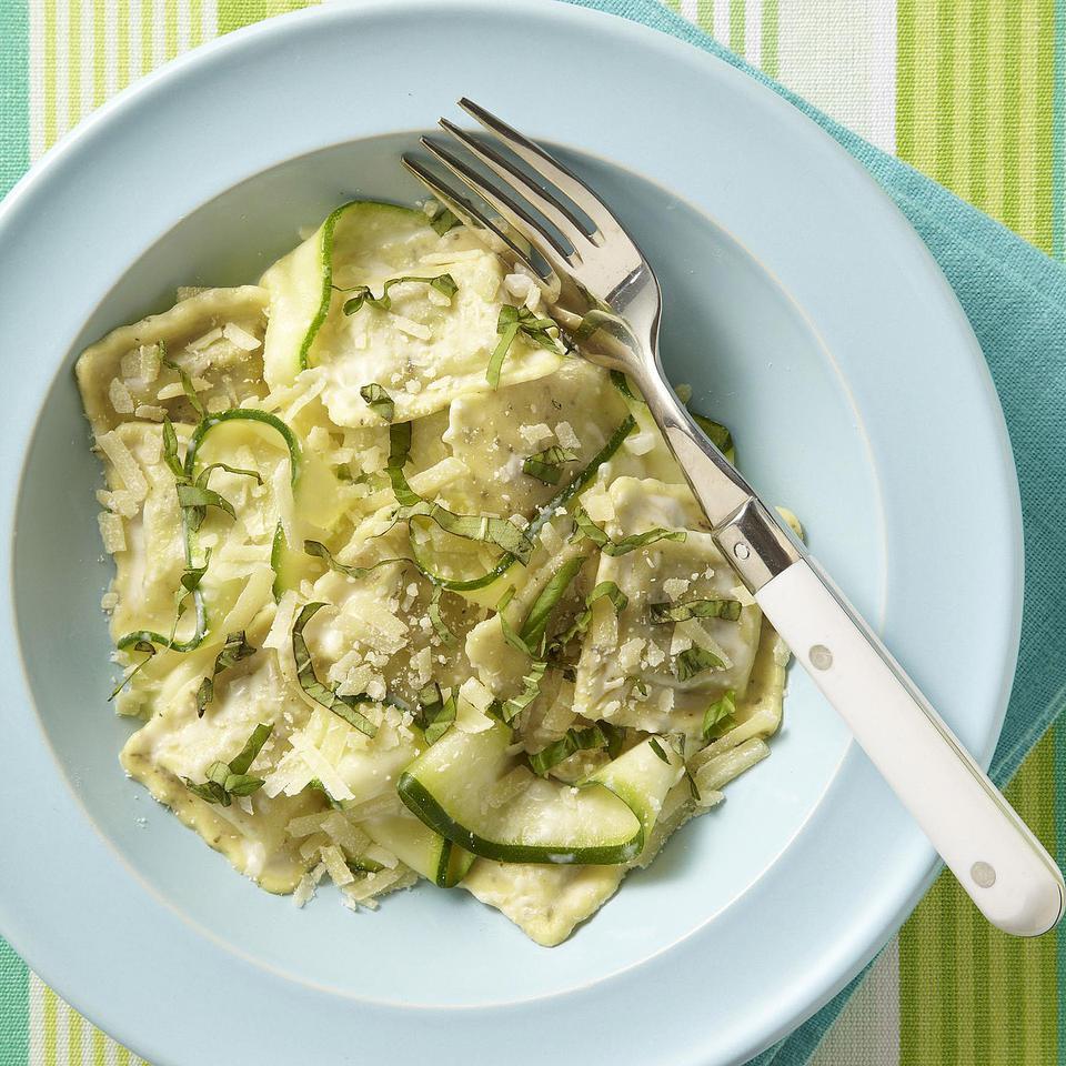 <p>For this light vegetarian ravioli recipe, we combine gorgeous long ribbons of zucchini with spinach-and-cheese-stuffed ravioli and a light cream sauce for a satisfying vegetarian pasta dinner.</p>
                          