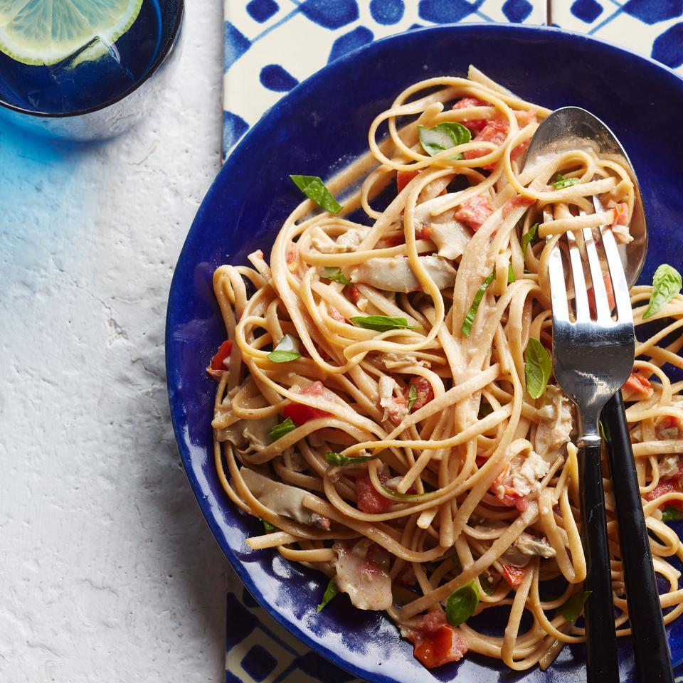 <p>Ripe tomato and fresh basil give this quick recipe tons of flavor. Serve this healthy pasta dinner with crusty garlic bread and steamed green beans.</p>
                          