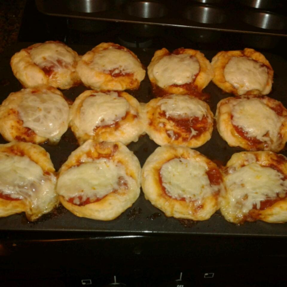 Easy Pepperoni Pizza Muffins 