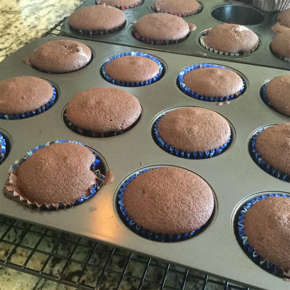 Easy Chocolate Cupcakes 