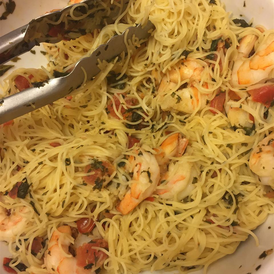 Angel Hair Pasta with Shrimp and Basil 