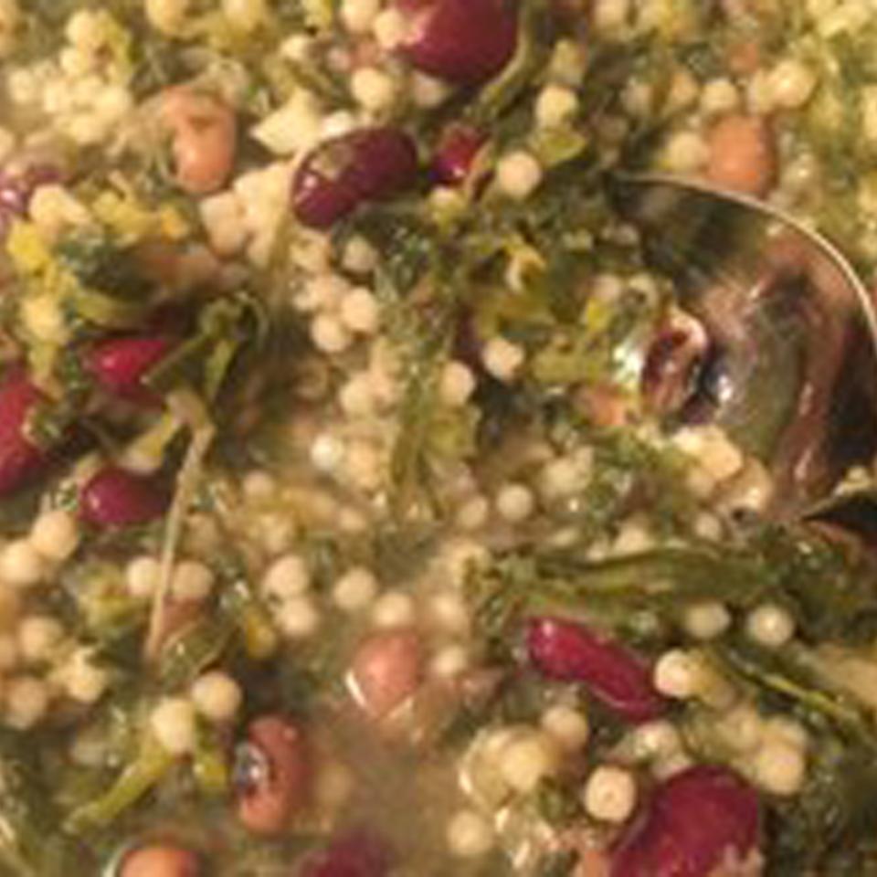Spinach and Leek White Bean Soup 