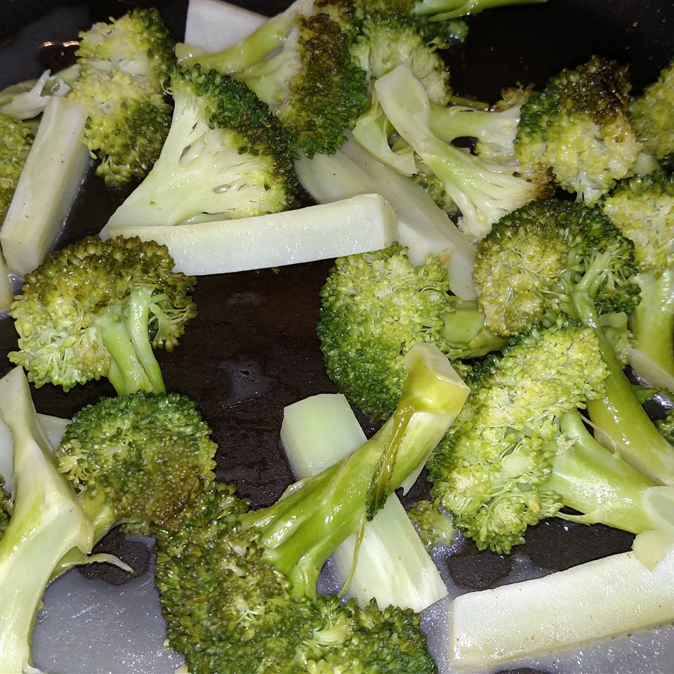 Broccoli with Lemon Butter Sauce 
