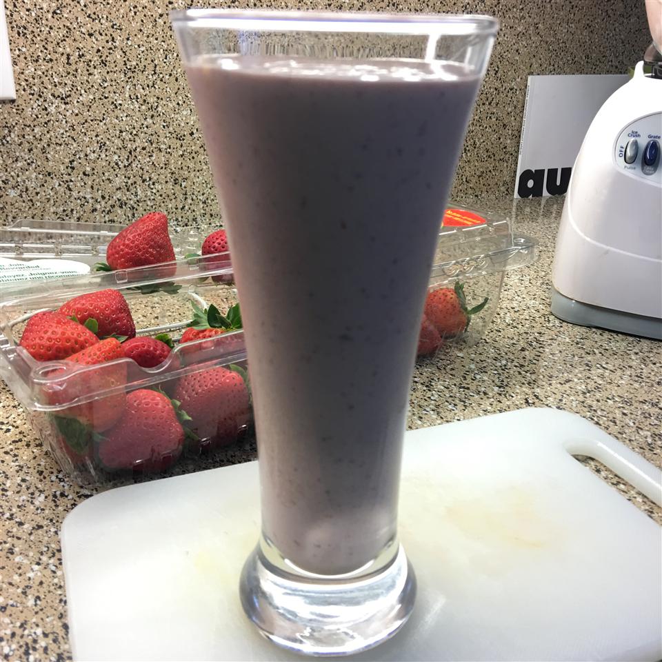 Blueberry, Banana, and Peanut Butter Smoothie 