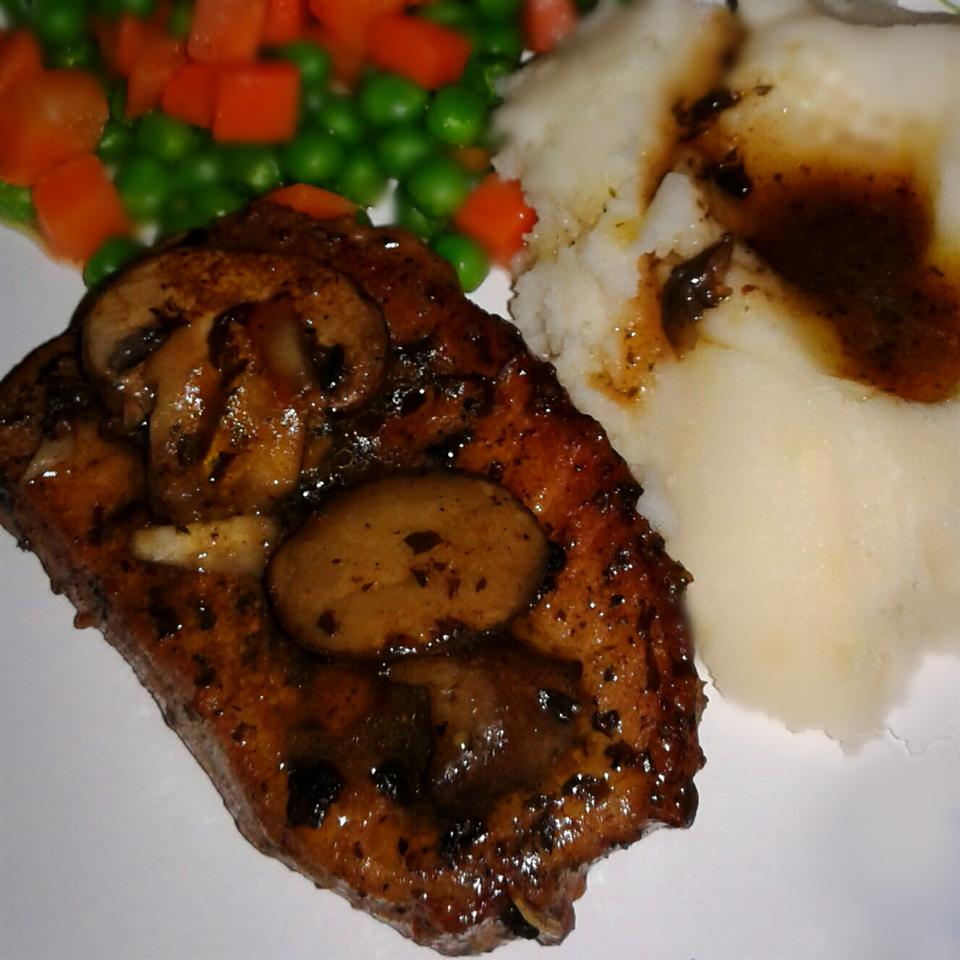 Jan's Peppered Pork Chops With Mushrooms and Herb Sherry Sauce 
