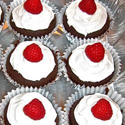 Raspberry-Filled Chocolate Cupcakes with Vanilla Buttercream 