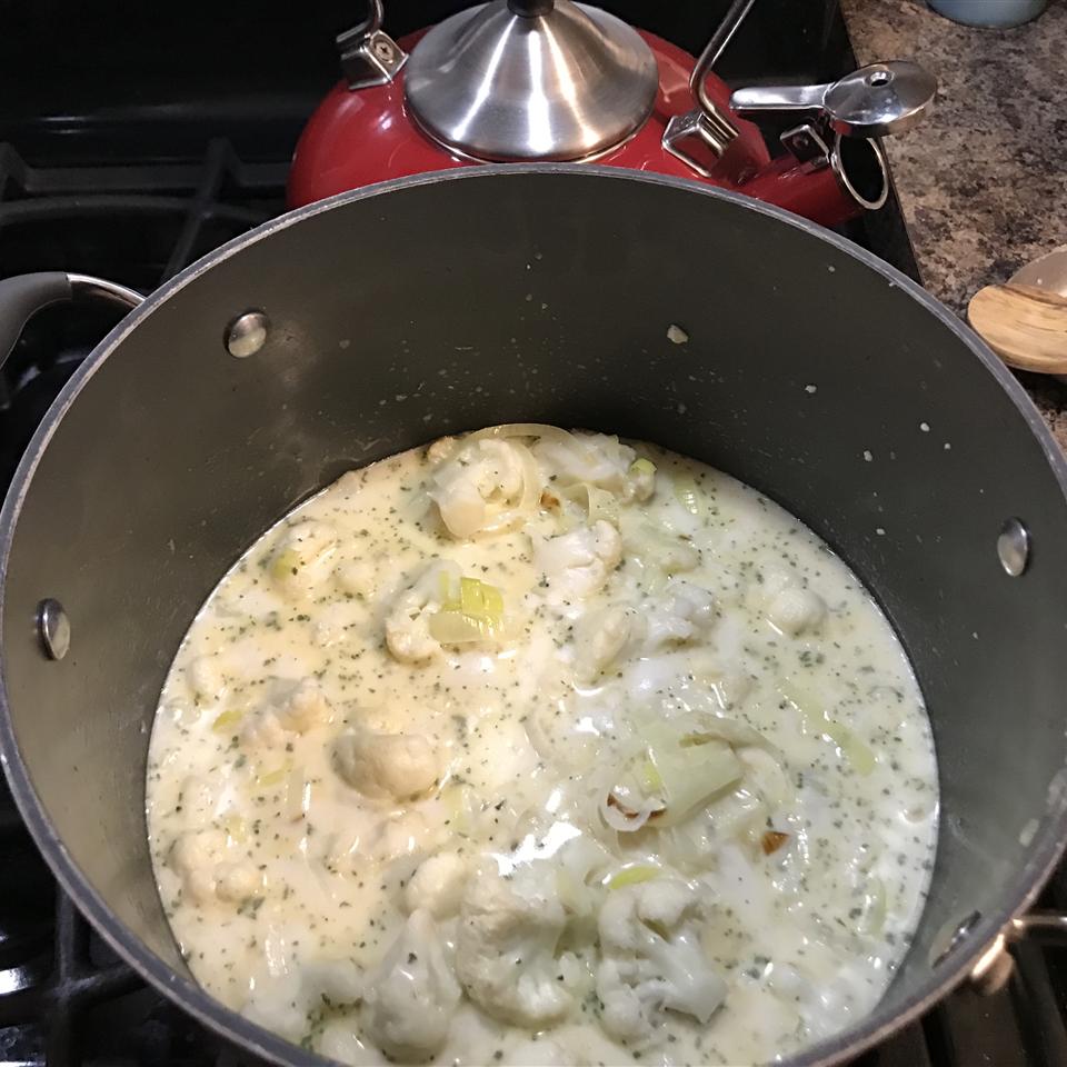 Roasted Cauliflower and Leek Soup 