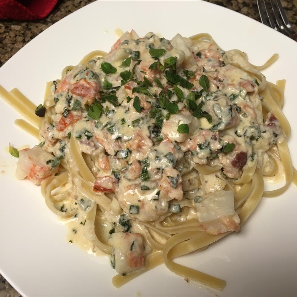 Shrimp Linguine with Tomatoes 