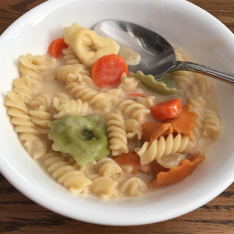 Easy and Quick Chicken Tortellini Soup 