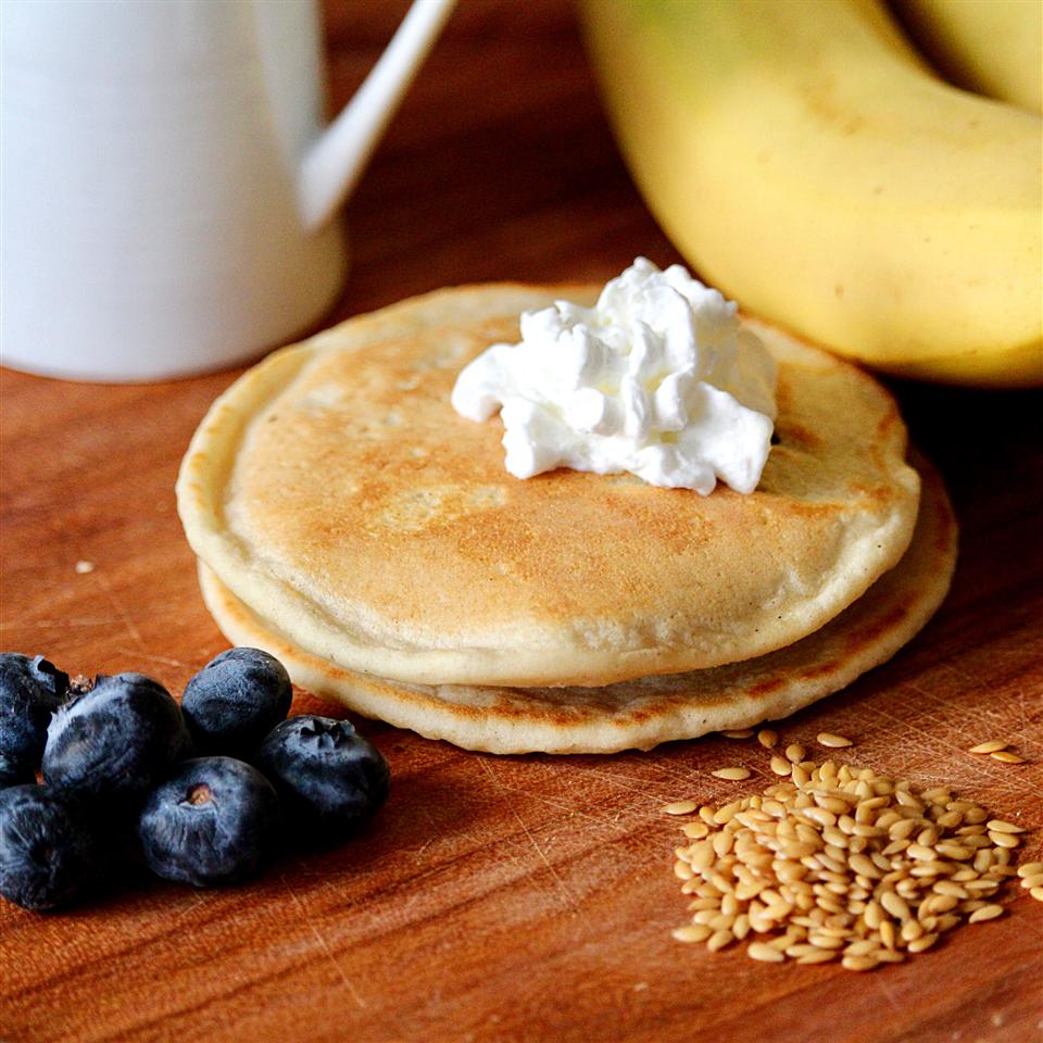 Easy Flourless Banana Flax Pancakes 