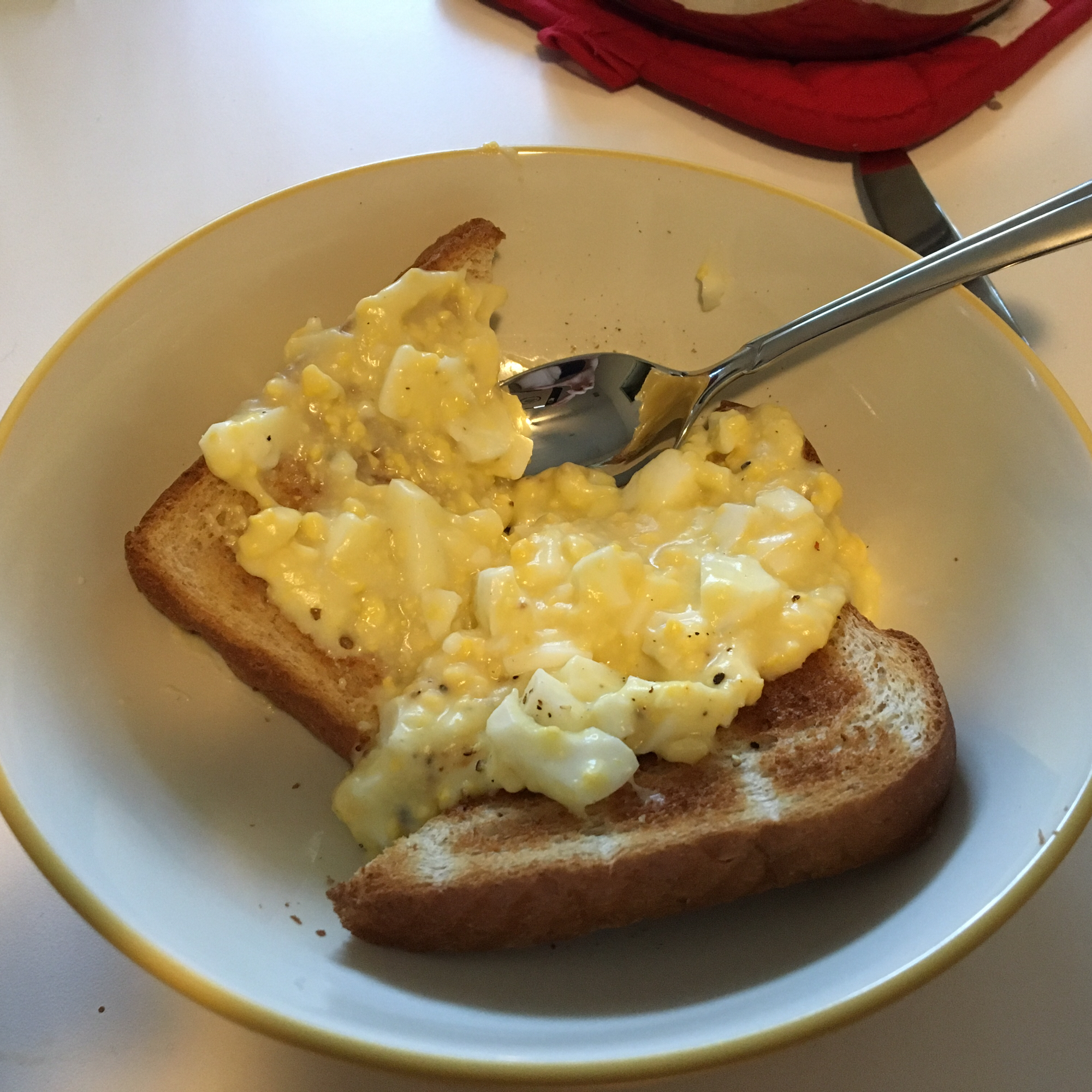 Creamed Eggs on Toast 