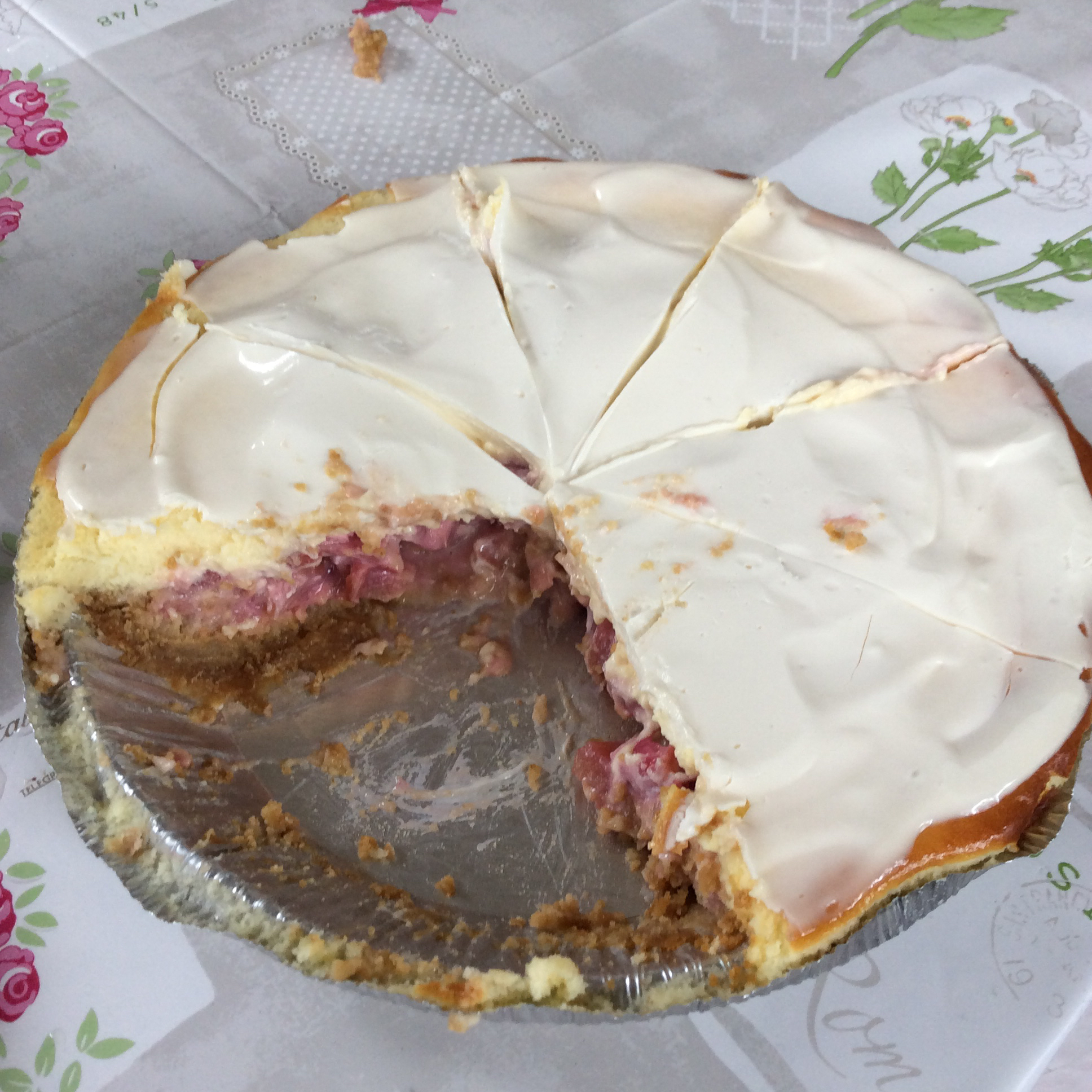 Creamy Rhubarb Cheesecake