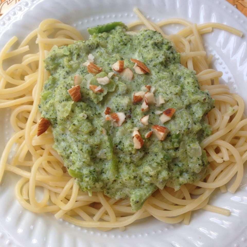 Vegetarian Whole Wheat Pasta with Broccoli and Gorgonzola