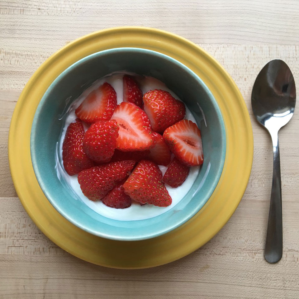 <p>Protein-rich Greek yogurt and sweet strawberries make for a super-simple and satisfying snack.</p>
                          