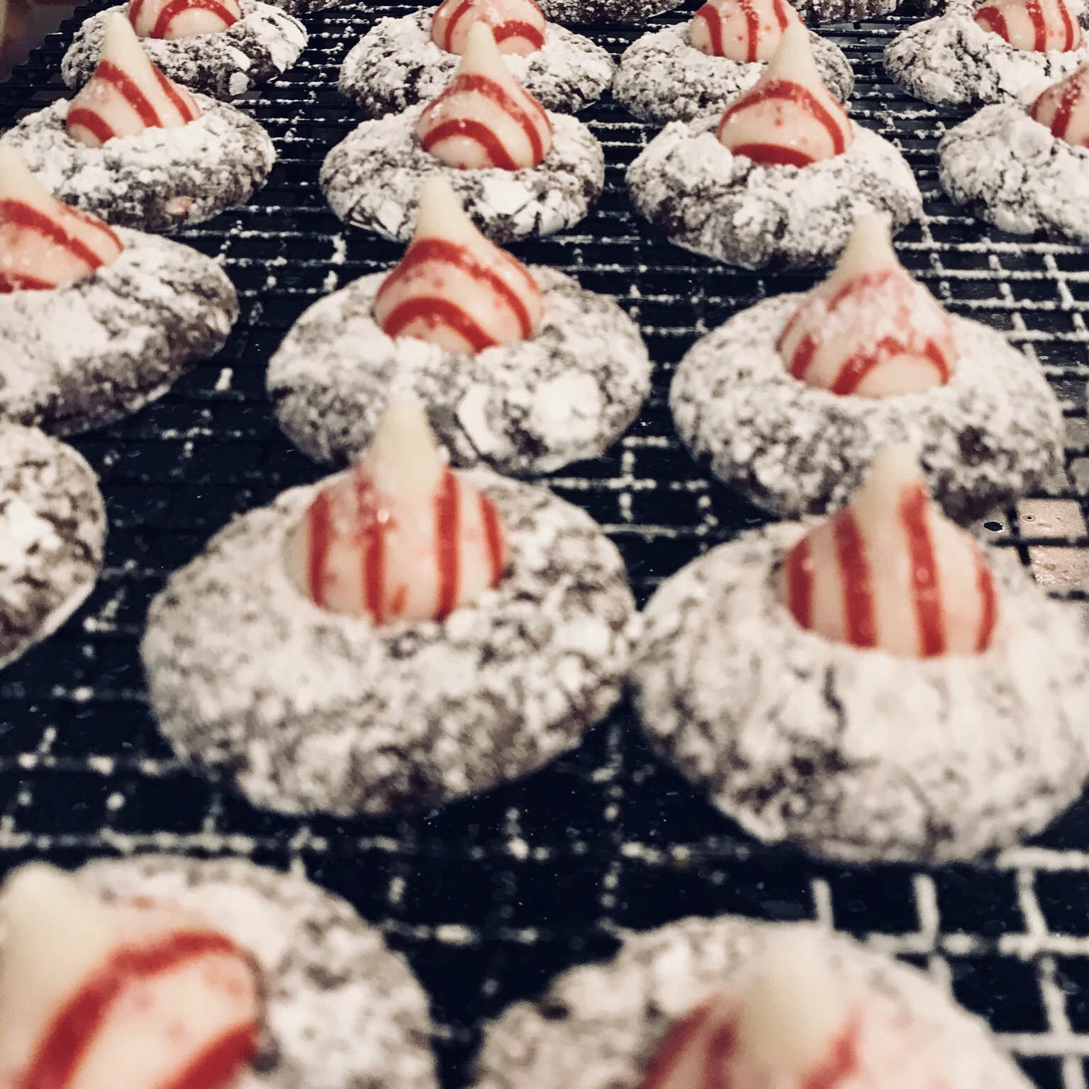 KISSES Peppermint Brownie Drops 