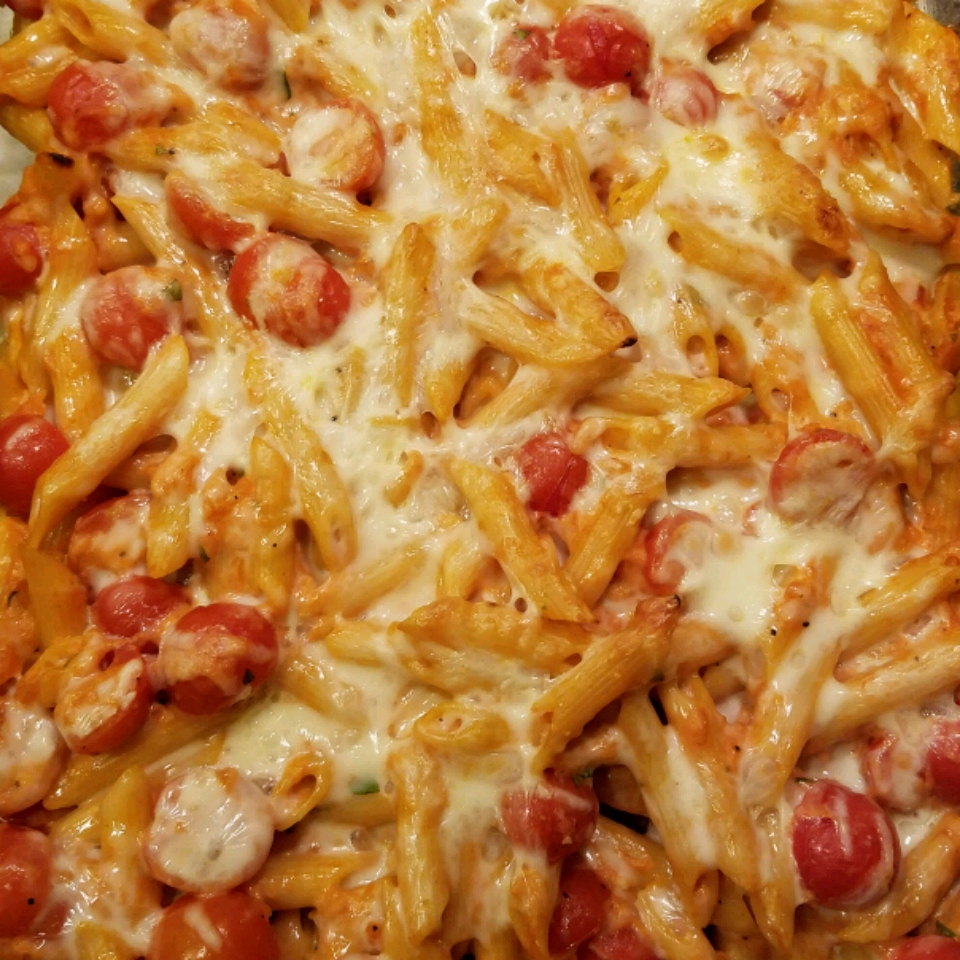 Creamy Pasta Bake with Cherry Tomatoes and Basil 
