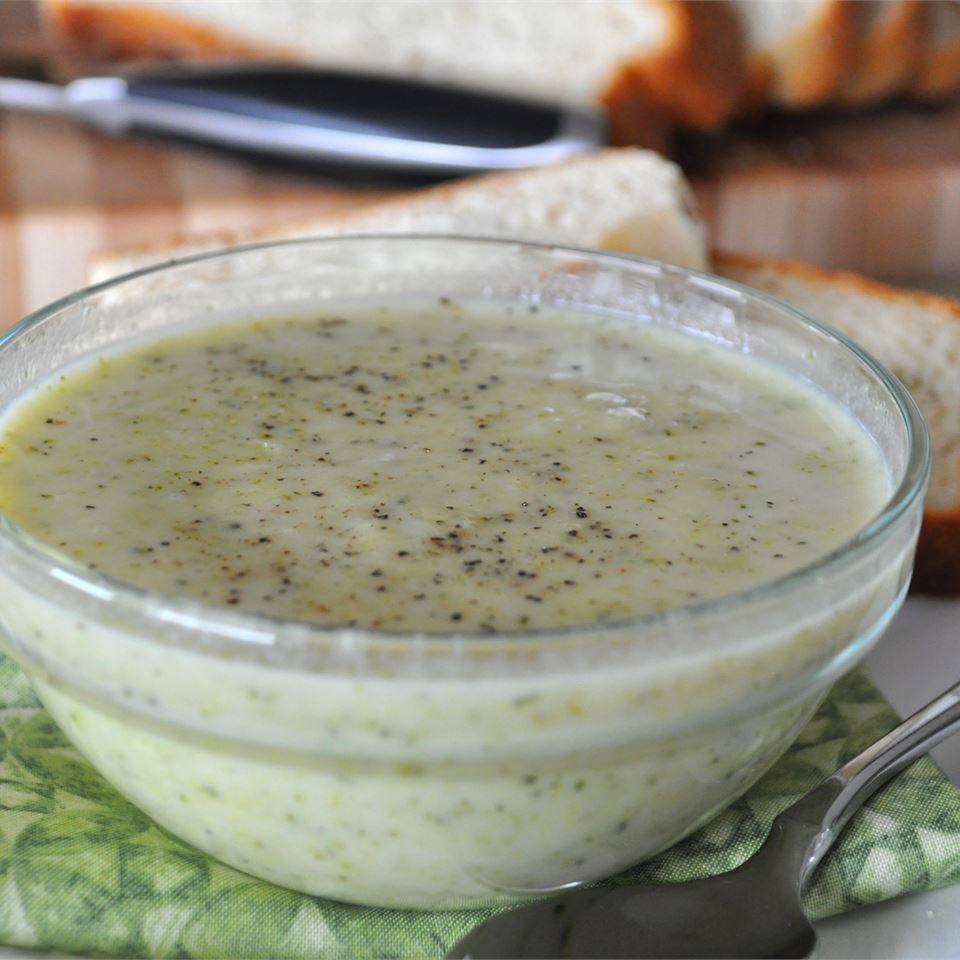 Low-Fat, Full-Flavor Cream of Broccoli Soup