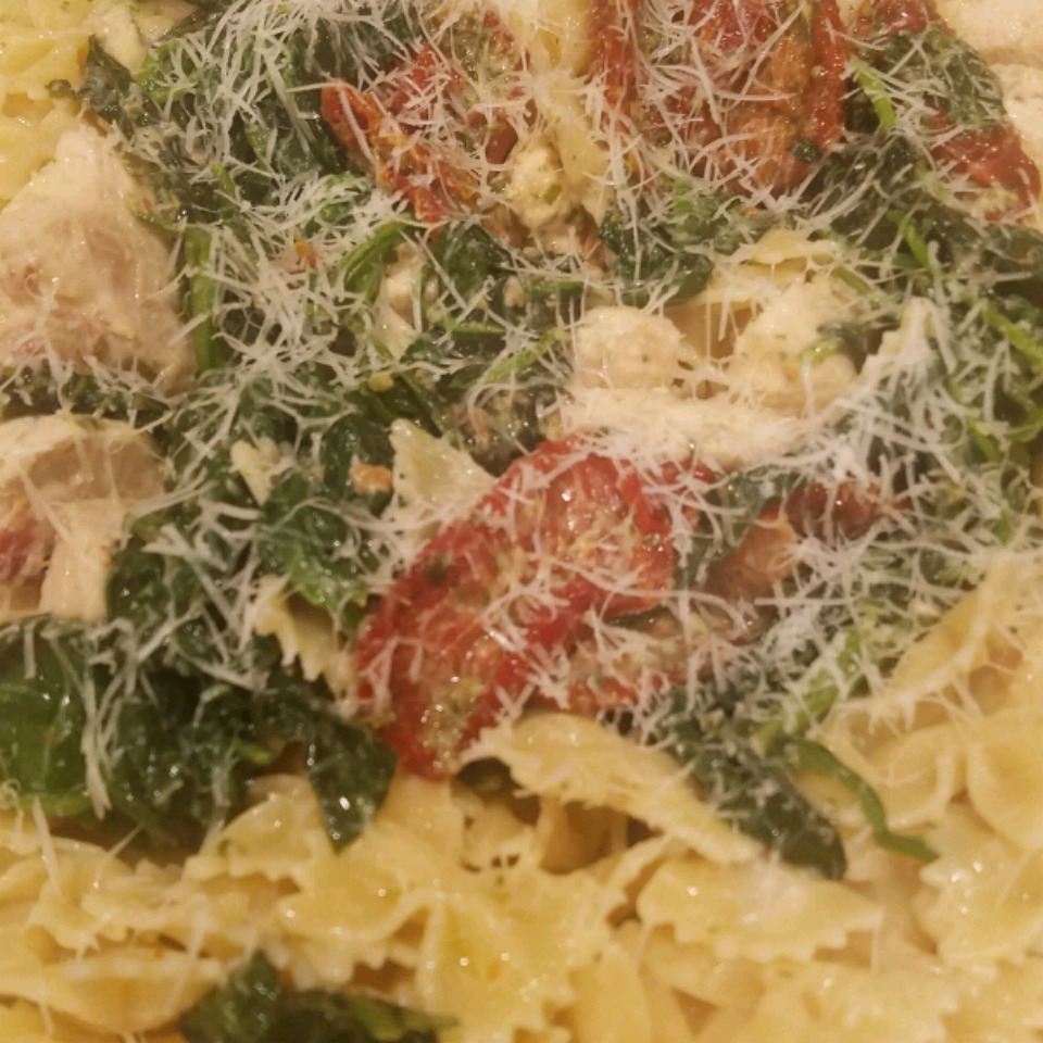 Mascarpone Pasta with Chicken, Bacon and Spinach 