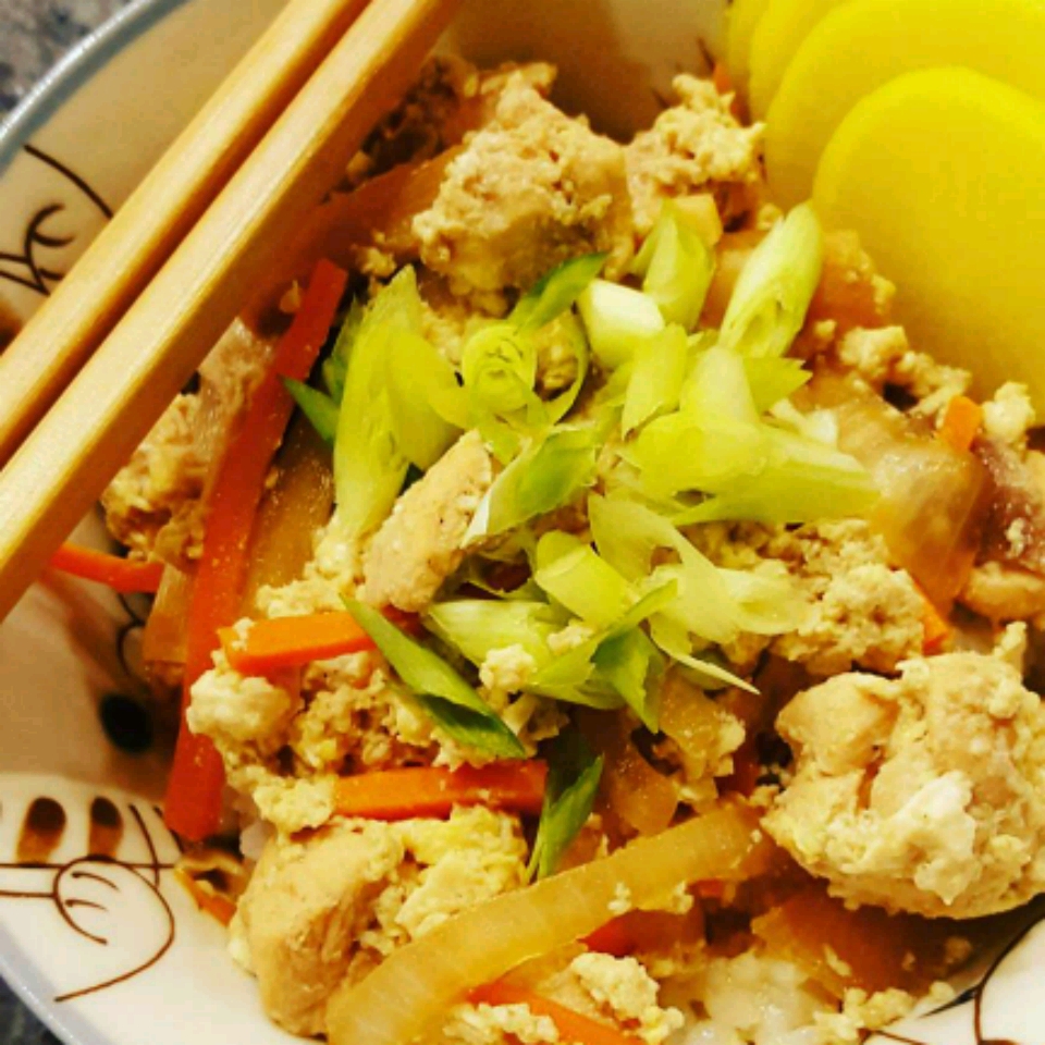 Oyakodon (Japanese Chicken and Egg Rice Bowl) 