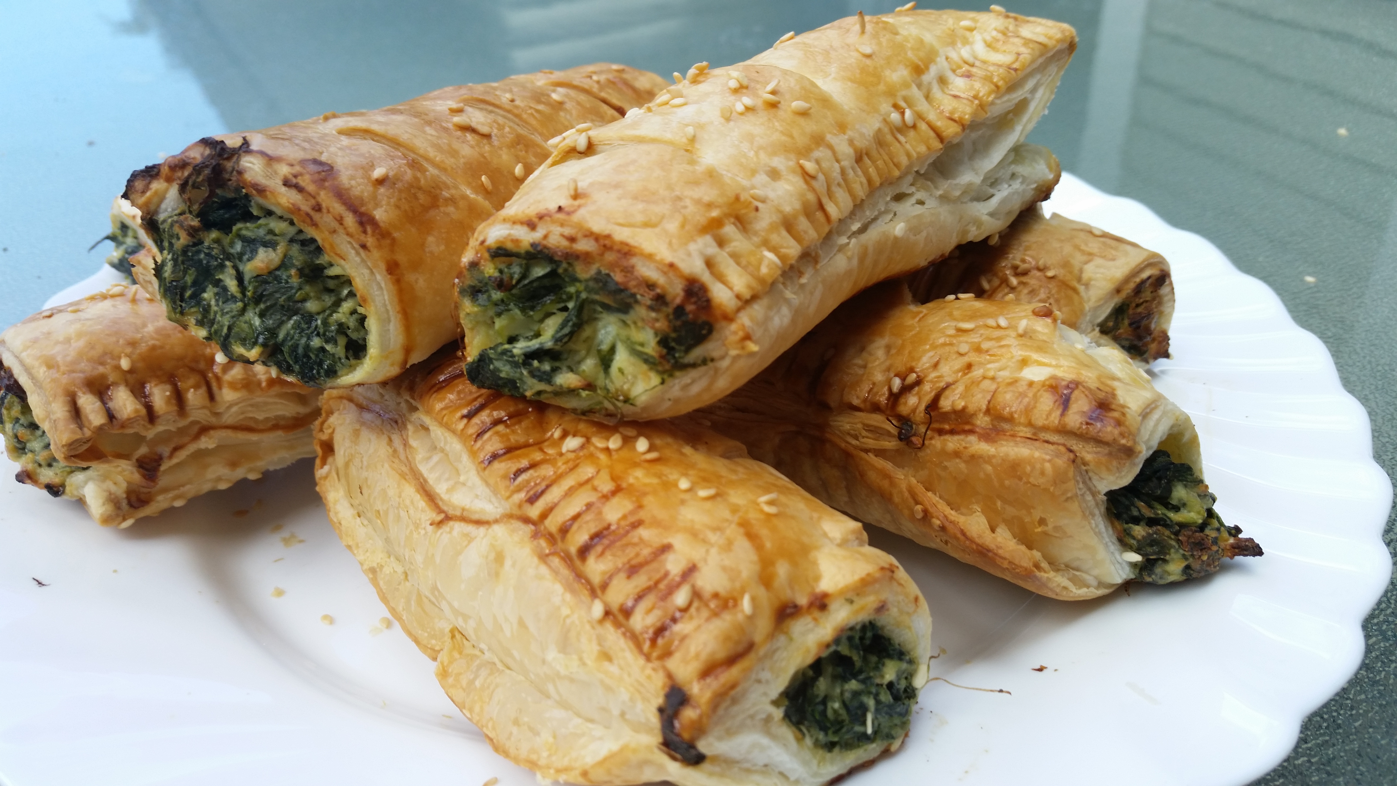Spinach and Ricotta Puff Pastry Christmas Tree 