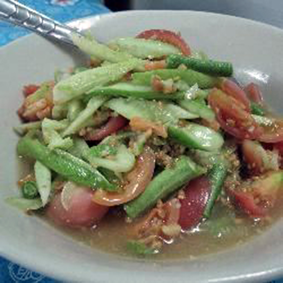 Yam Taeng (Spicy Cucumber Salad)