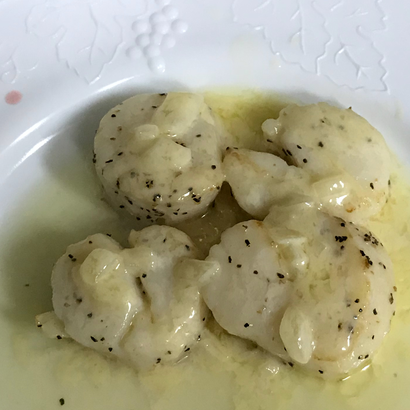 Scallops with White Wine Sauce 