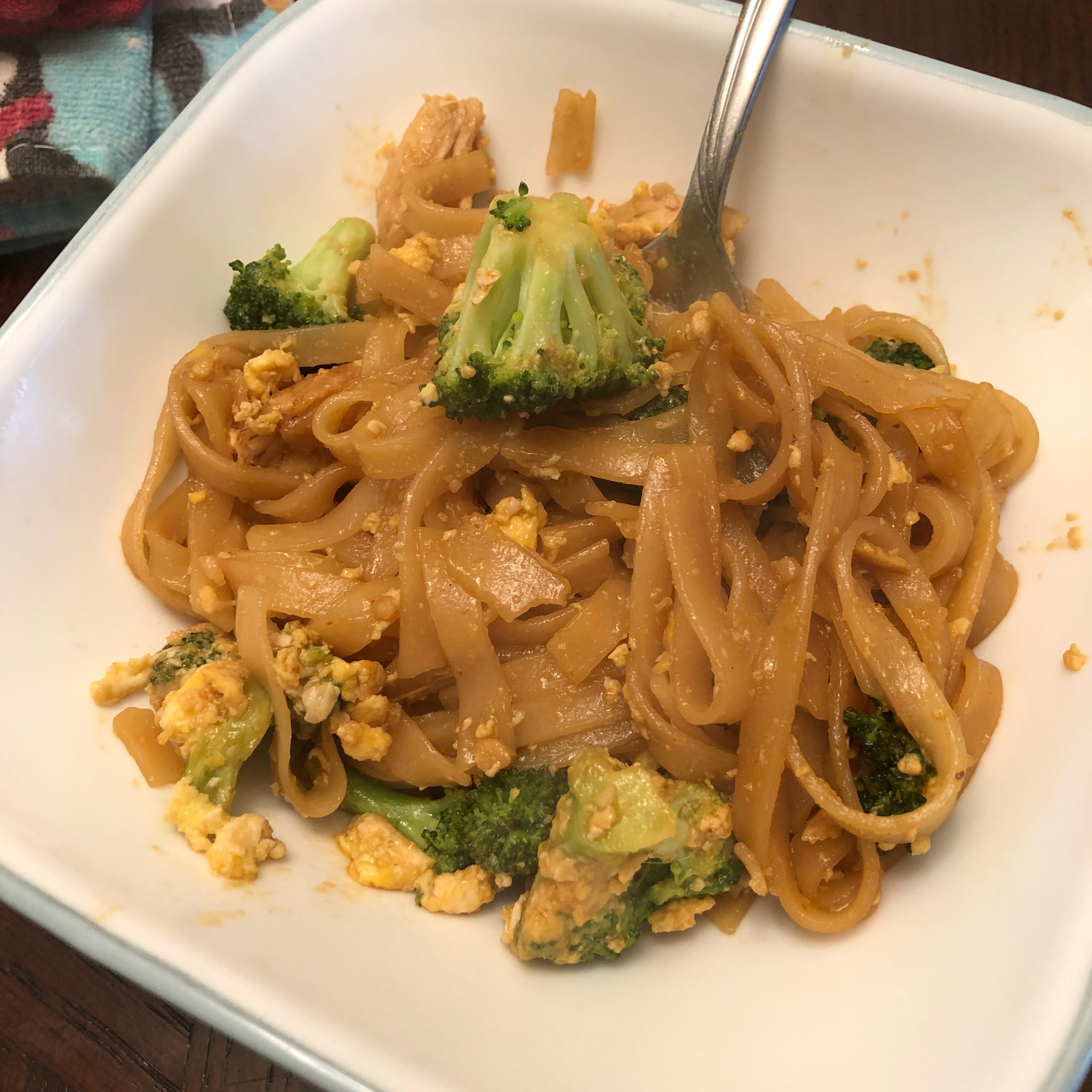 <p>This Pad se eew, or Pad see ew, is made with chicken and frozen broccoli for ease, though you can always opt to use fresh. It's a quick and satisfying dinner that's easy enough for a weeknight after work.</p>
                          