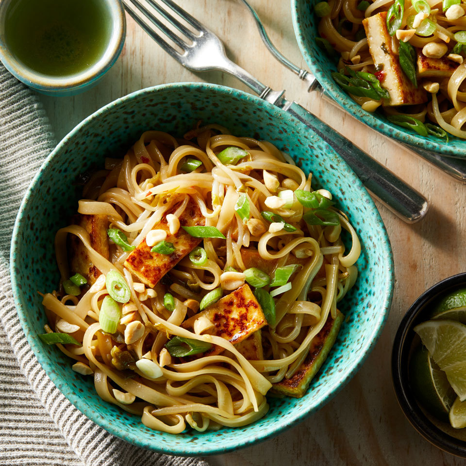 <p>You won't miss the scrambled eggs and fish sauce in this vegan version of the Thai favorite because the flavorful sauce hits just the right balance of sweet, spicy and umami.</p>
                          